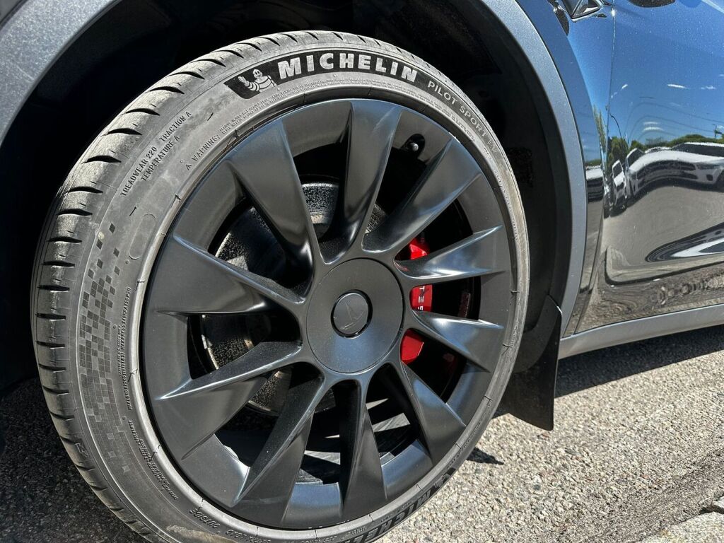 Tesla Model Y 2023 Musta