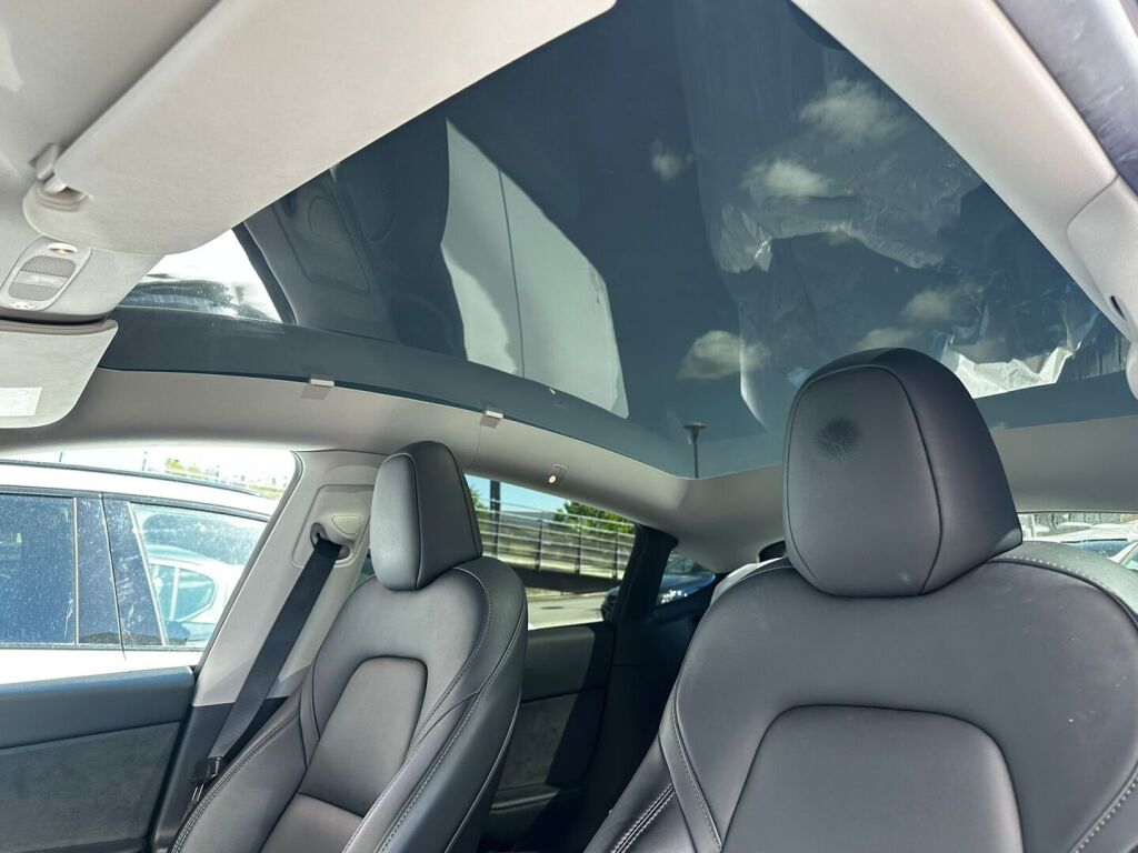 Tesla Model Y 2023 Musta