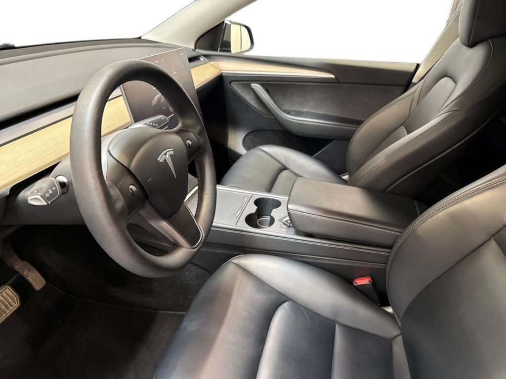 Tesla Model Y 2023 Musta