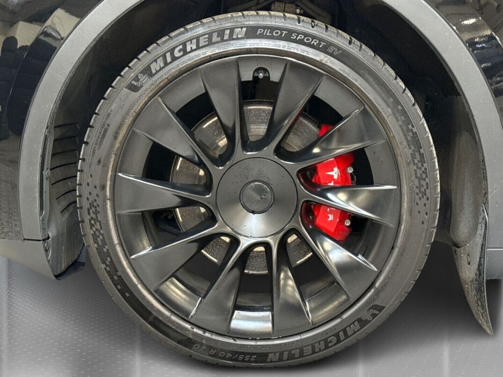Tesla Model Y 2023 Musta
