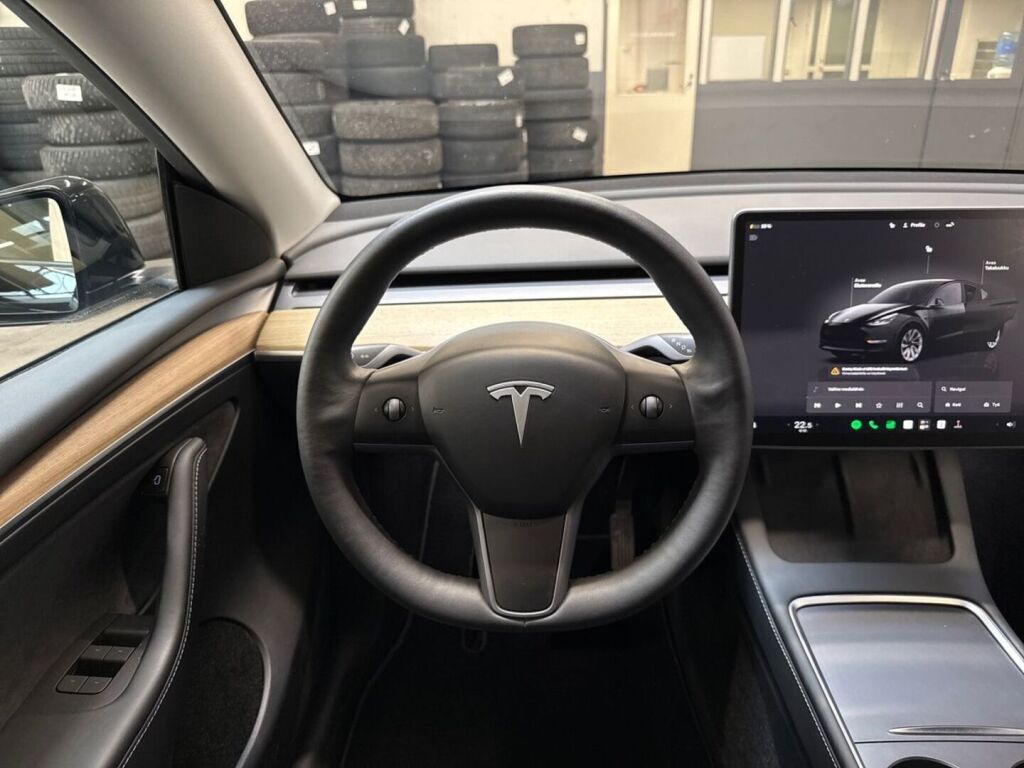 Tesla Model Y 2023 Musta