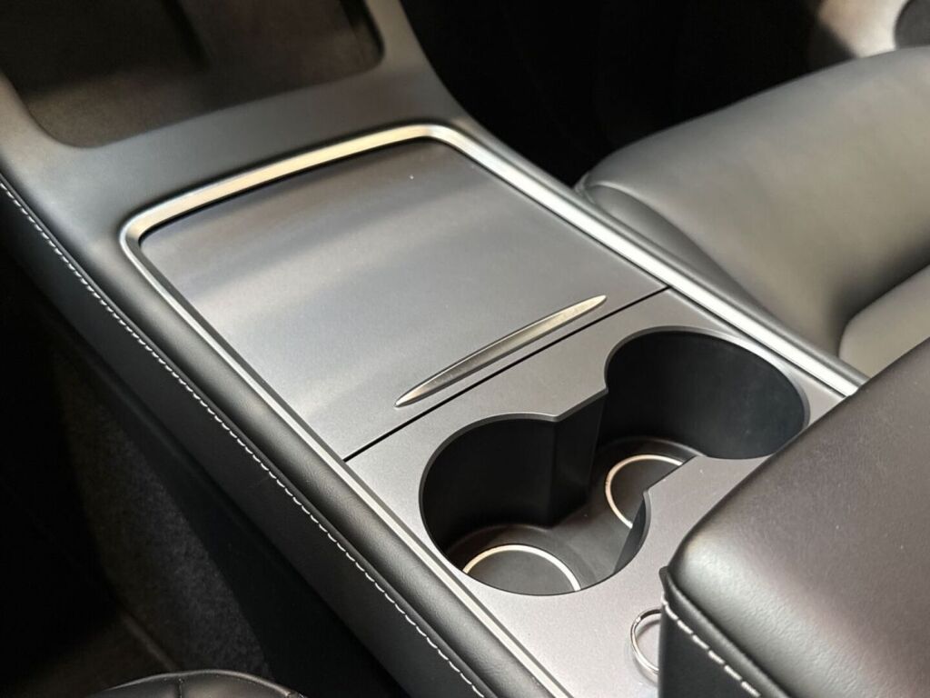 Tesla Model Y 2023 Musta