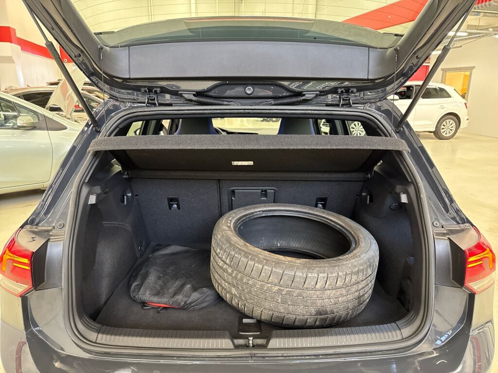 Volkswagen Golf 2022 Harmaa