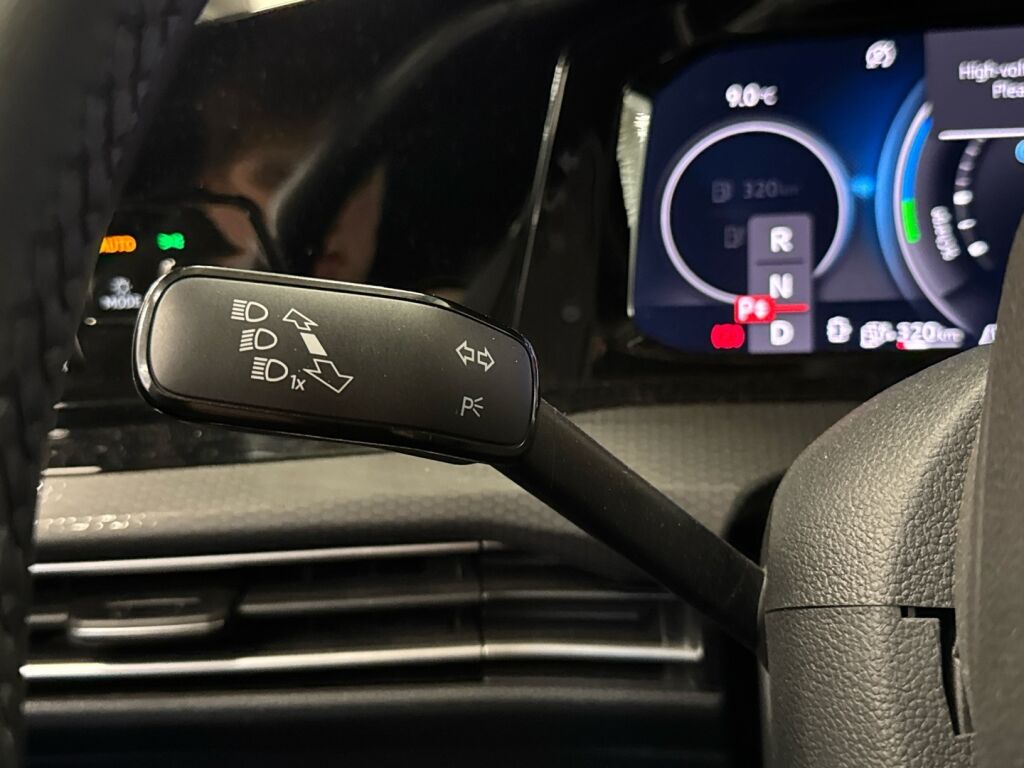 Volkswagen Golf 2022 Harmaa