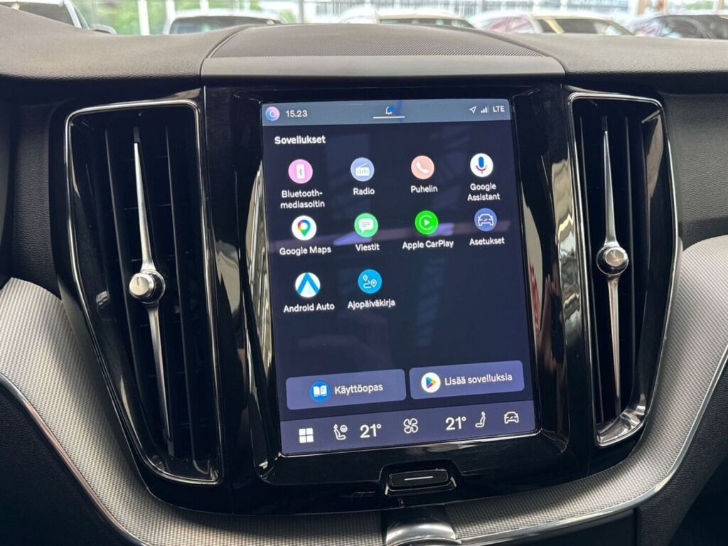 Volvo XC60 2022 Musta