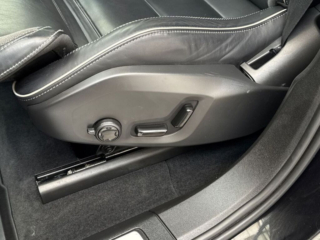 Volvo XC60 2022 Musta