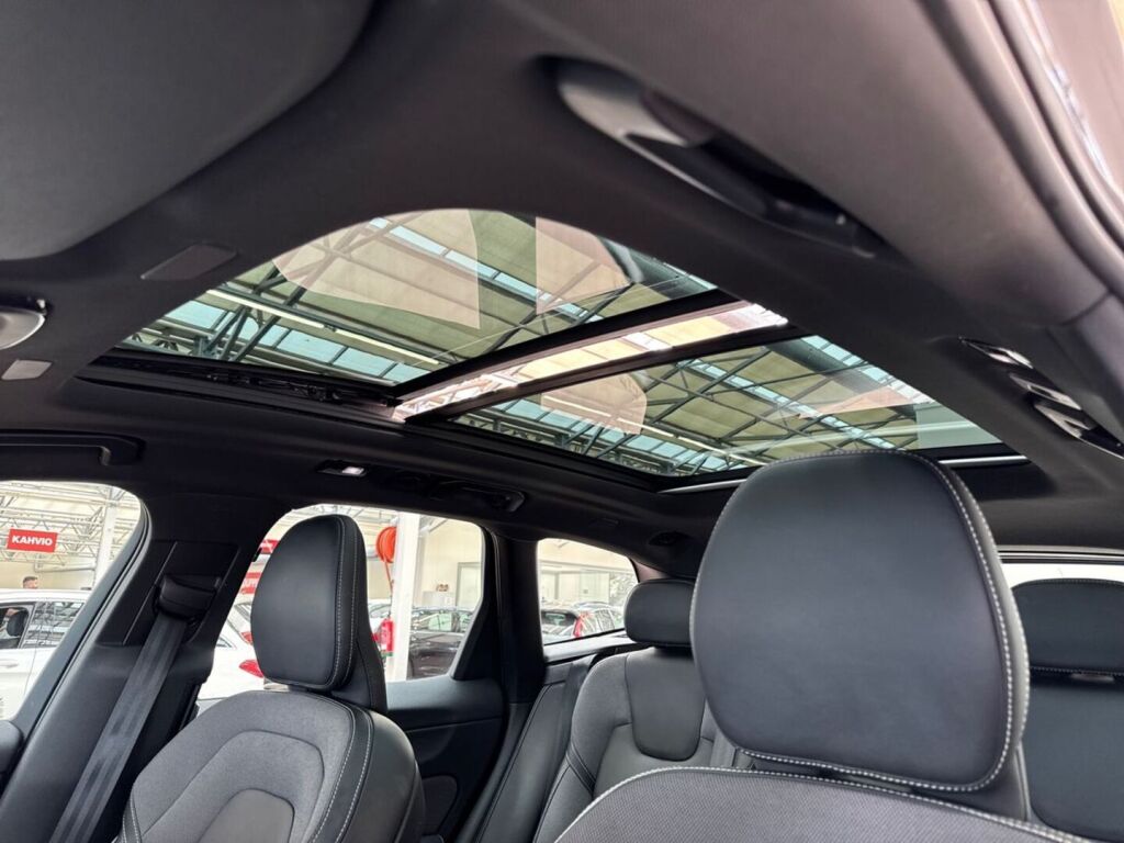 Volvo XC60 2022 Musta