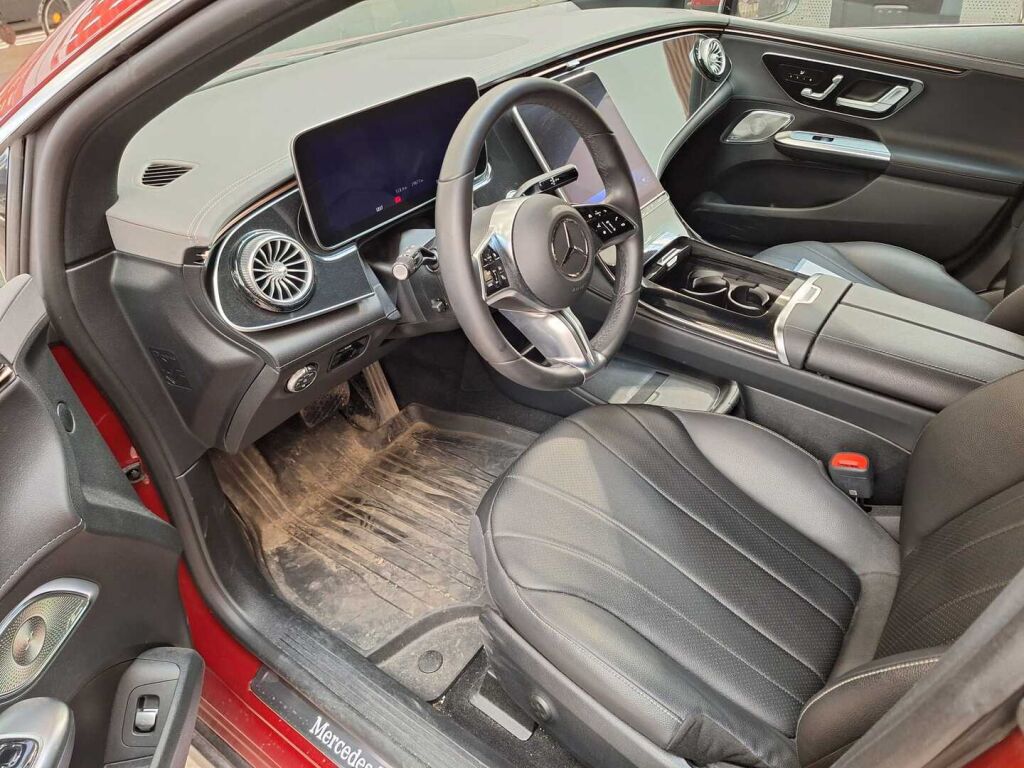 Mercedes-Benz EQE 2024 Punainen