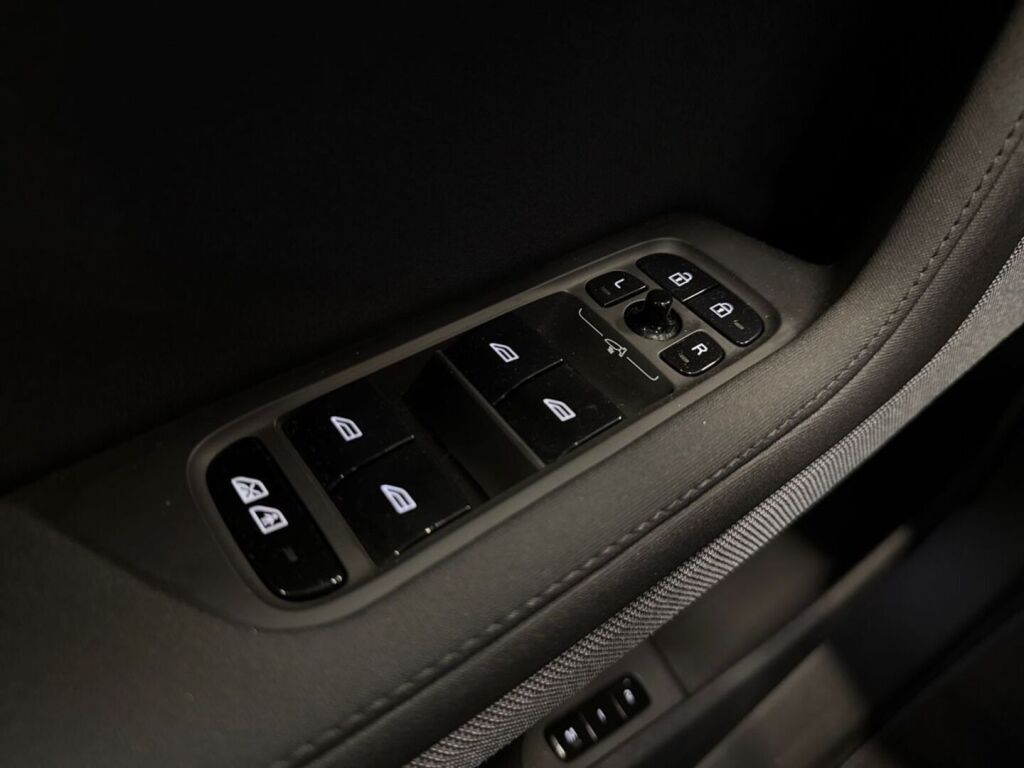 Polestar 2 2021 Valkoinen