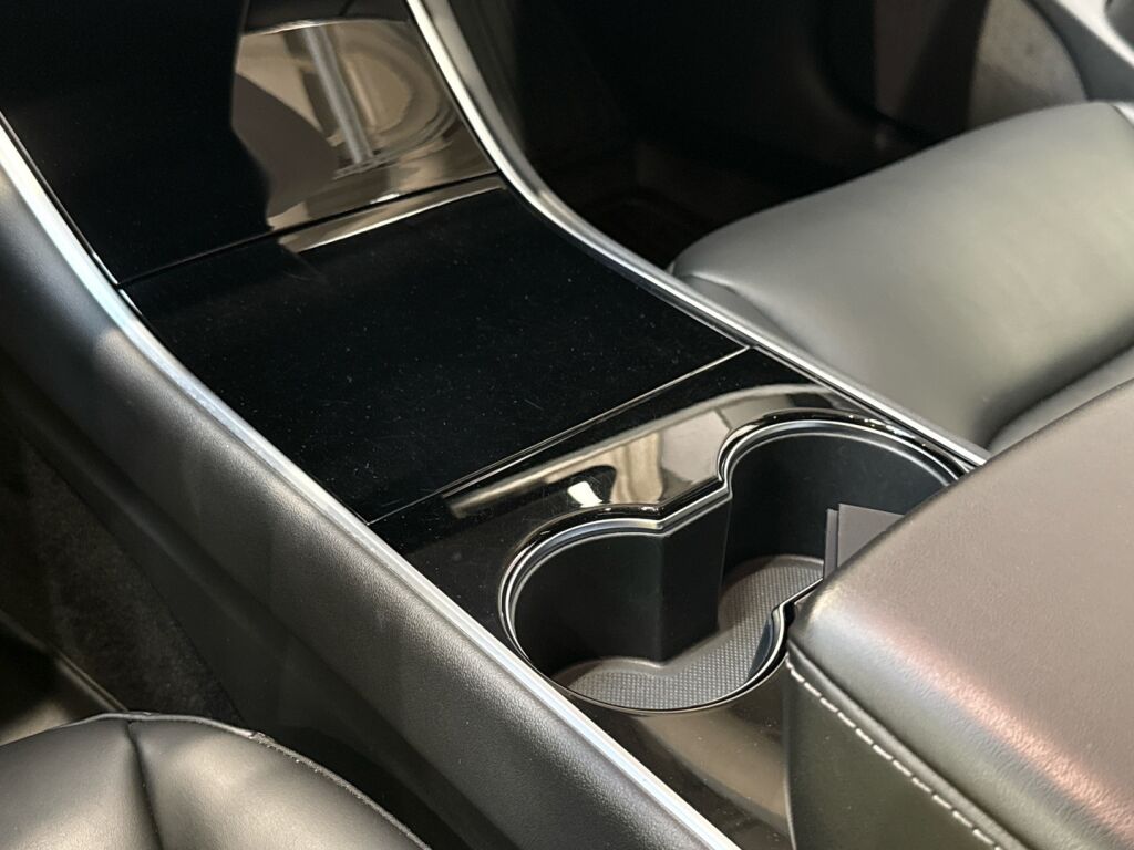 Tesla Model 3 2020 Valkoinen