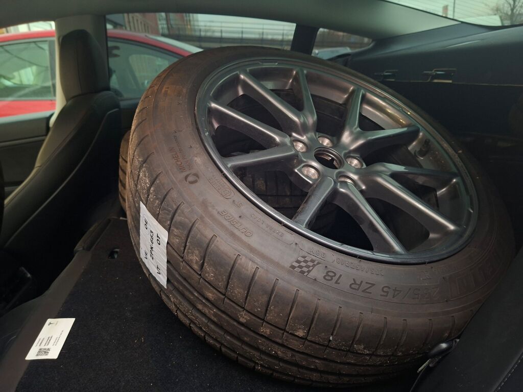 Tesla Model 3 2020 Valkoinen