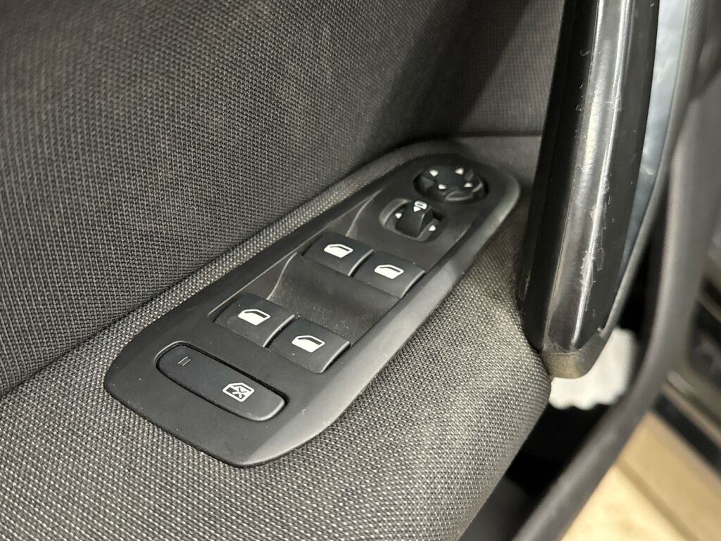 Peugeot 308 2017 Musta