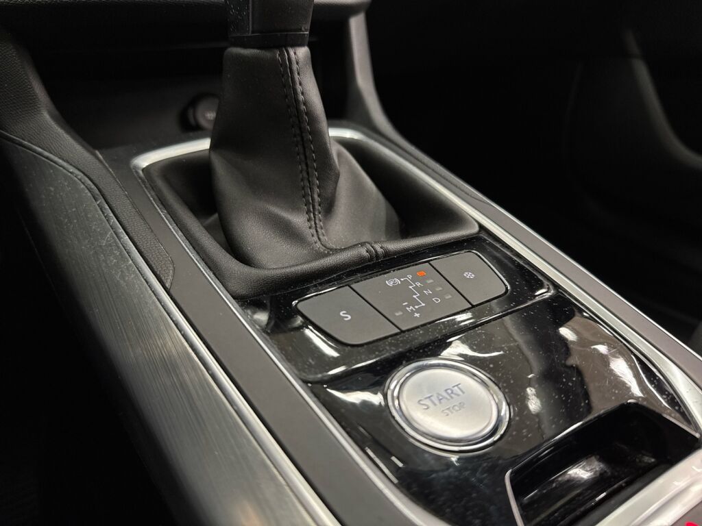 Peugeot 308 2017 Musta