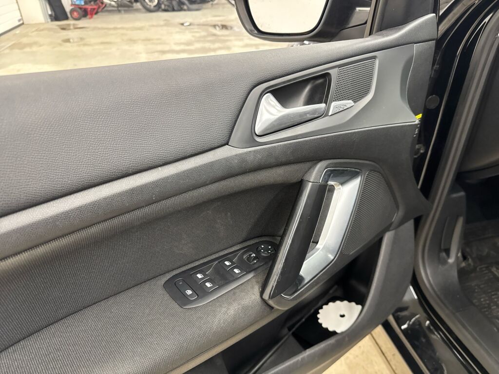 Peugeot 308 2017 Musta