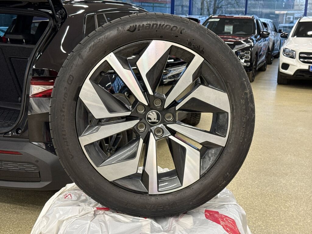 Skoda Elroq 2025 Musta