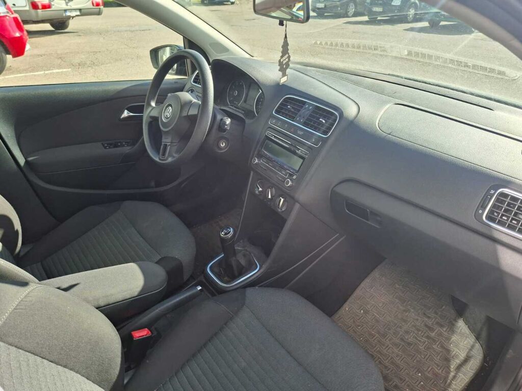 Volkswagen Polo 2010 Musta