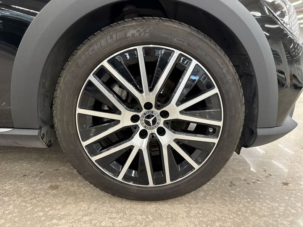 Mercedes-Benz E 2021 Musta