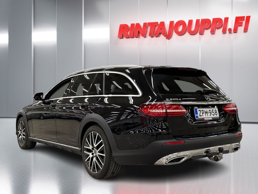 Mercedes-Benz E 2021 Musta