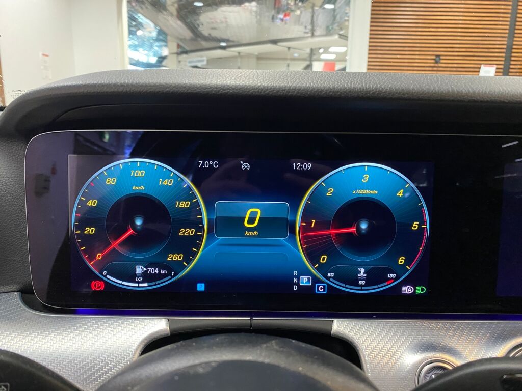 Mercedes-Benz E 2021 Musta