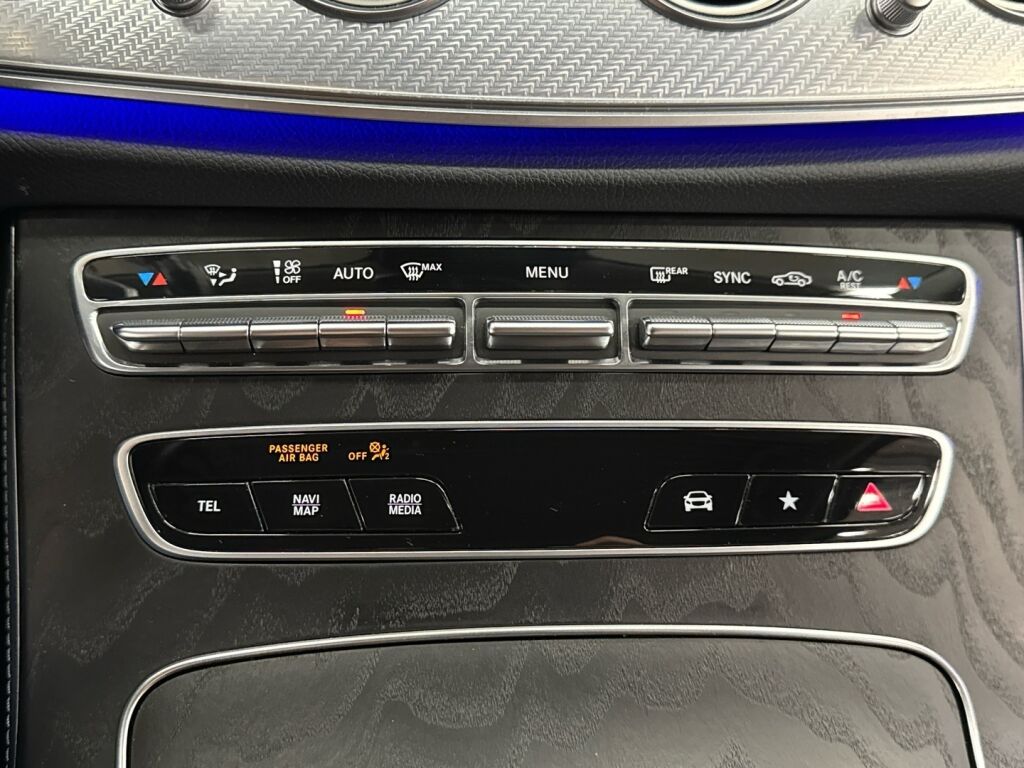 Mercedes-Benz E 2021 Musta