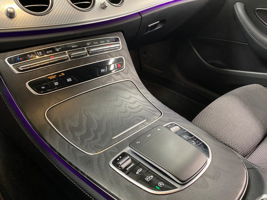 Mercedes-Benz E 2021 Musta