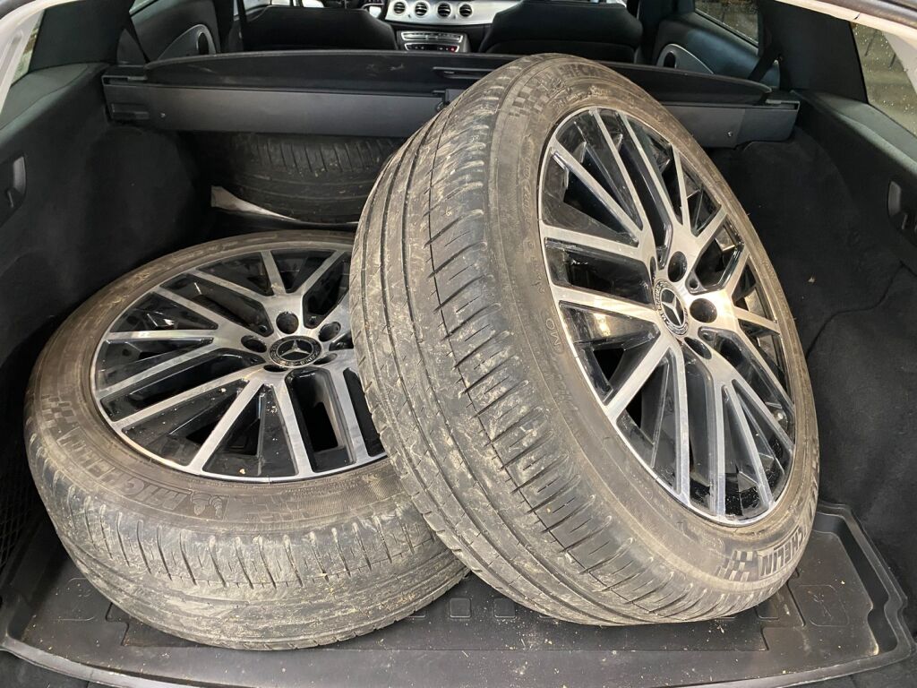 Mercedes-Benz E 2021 Musta