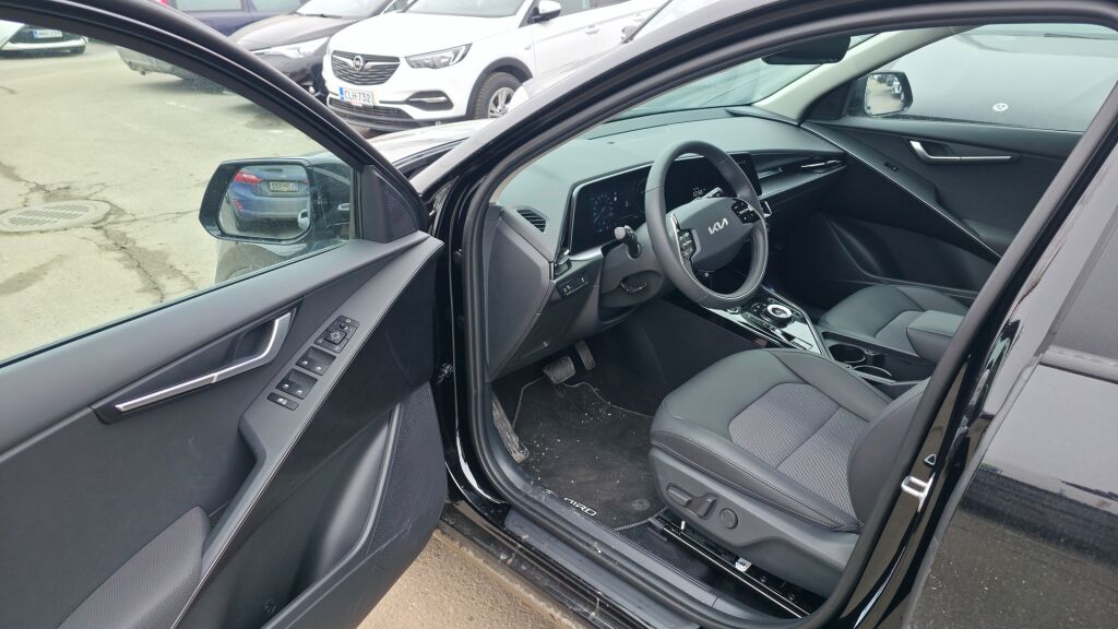 Kia Niro 2025 Musta