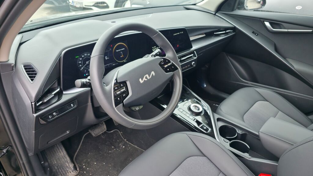 Kia Niro 2025 Musta