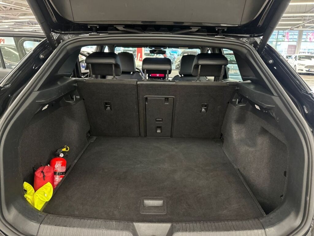 Volkswagen ID.4 2022 Musta