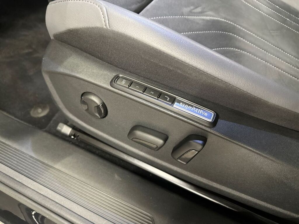 Volkswagen ID.4 2022 Musta