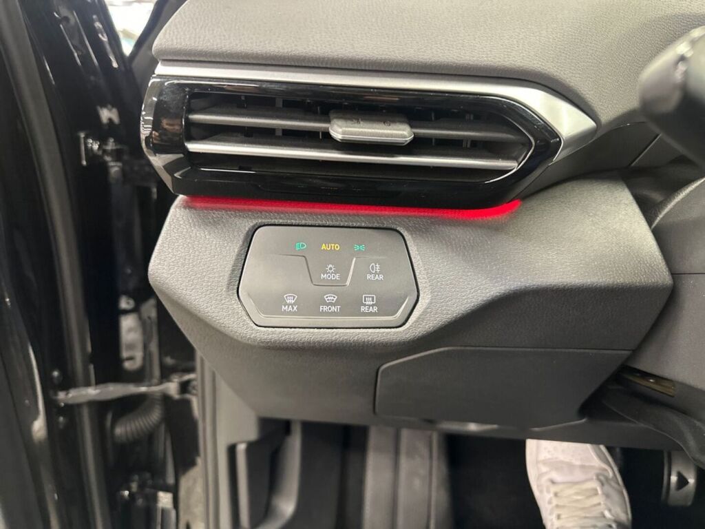Volkswagen ID.4 2022 Musta