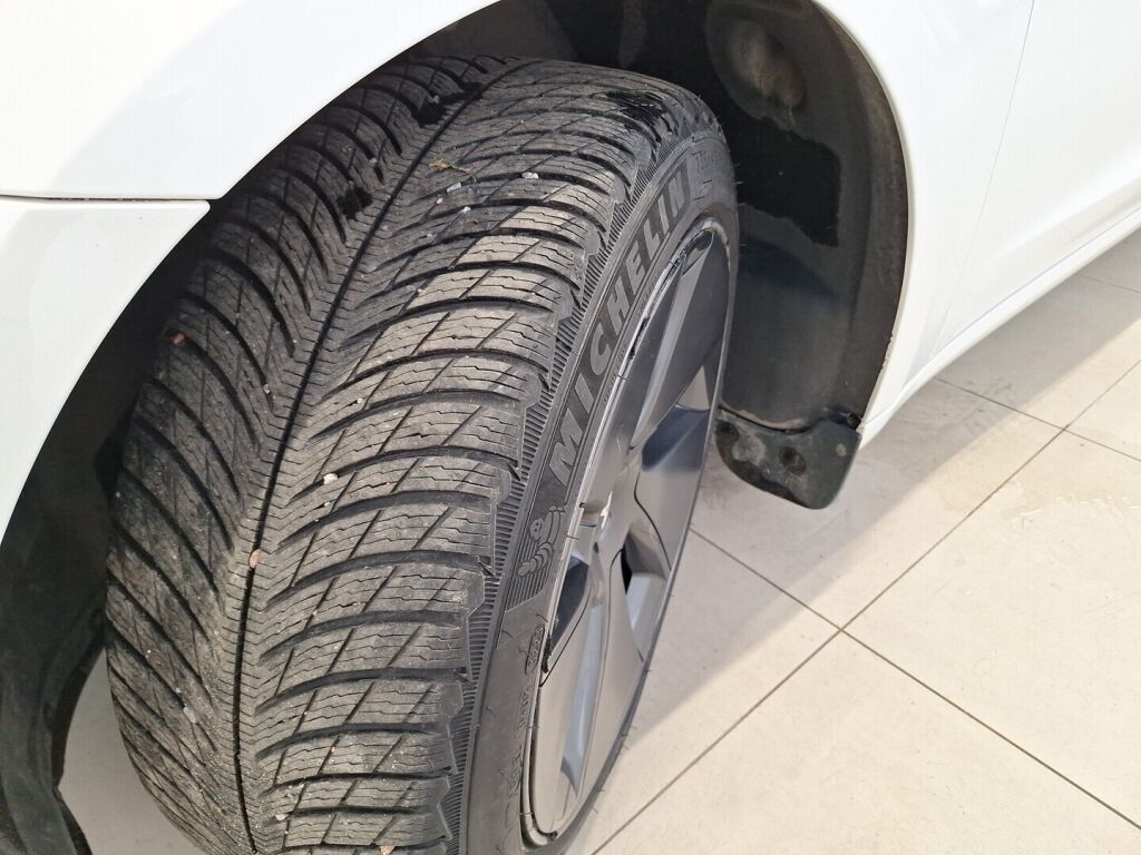 Tesla Model 3 2021 Valkoinen