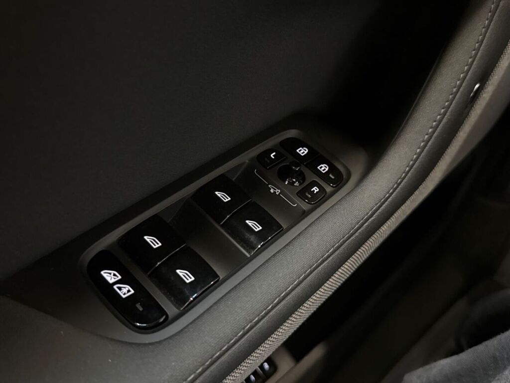 Polestar 2 2022 Valkoinen
