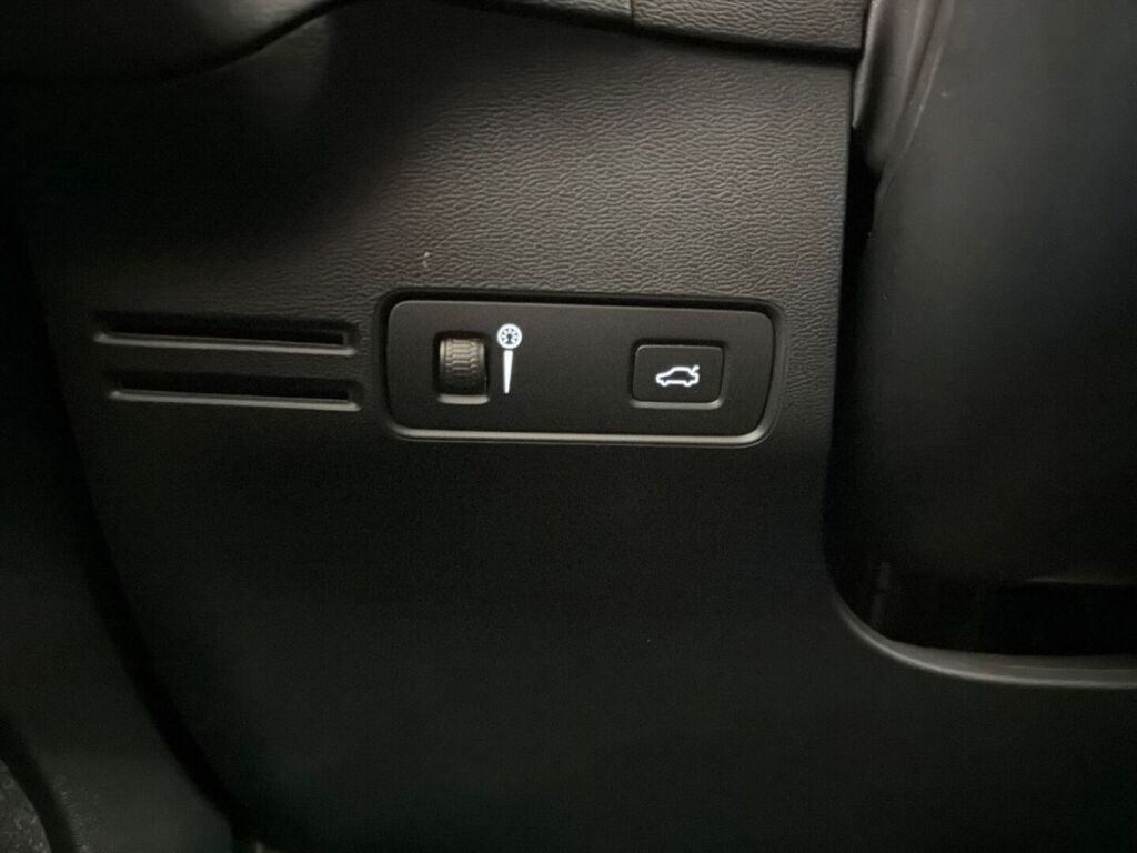 Volvo XC40 2021 Harmaa