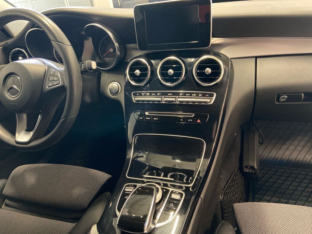 Mercedes-Benz C 2018 met. harmaa
