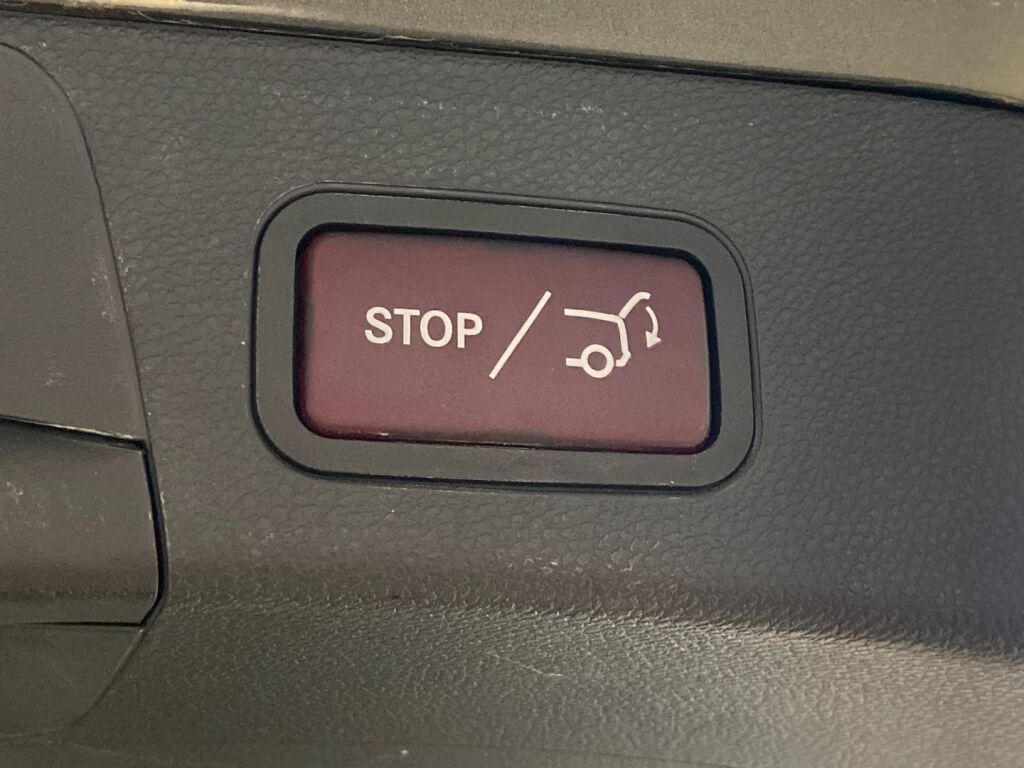 Mercedes-Benz C 2018 met. harmaa