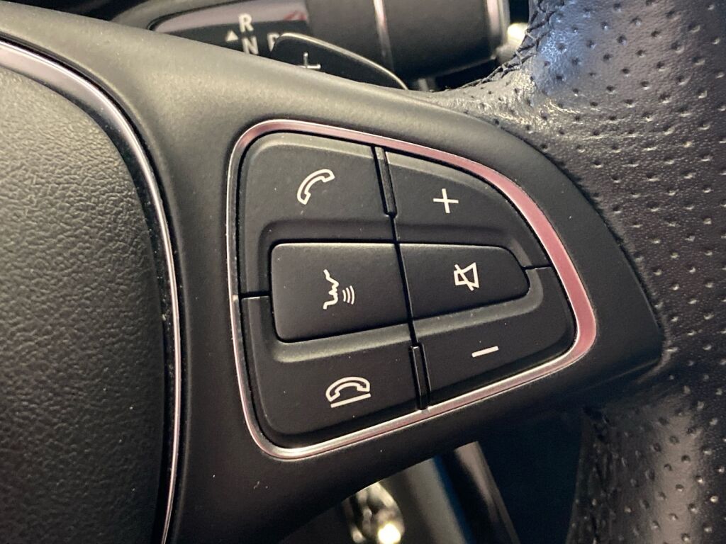 Mercedes-Benz C 2018 met. harmaa