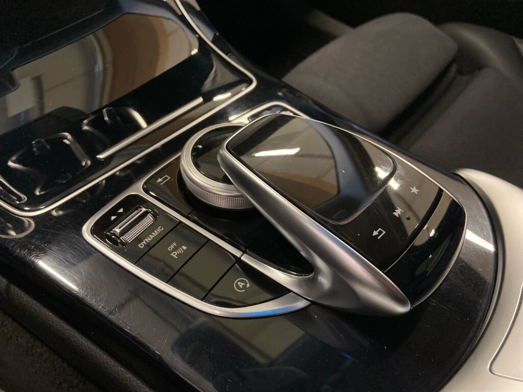 Mercedes-Benz C 2018 met. harmaa