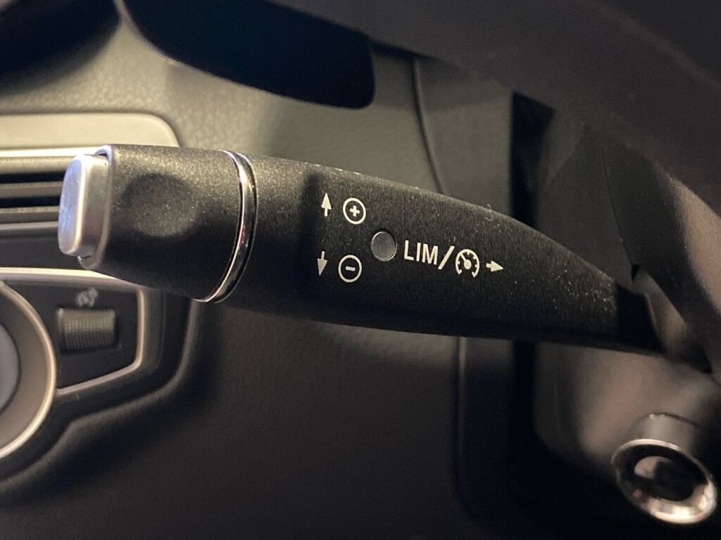 Mercedes-Benz C 2018 met. harmaa