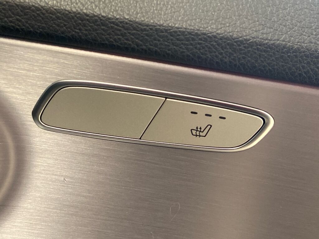 Mercedes-Benz C 2018 met. harmaa