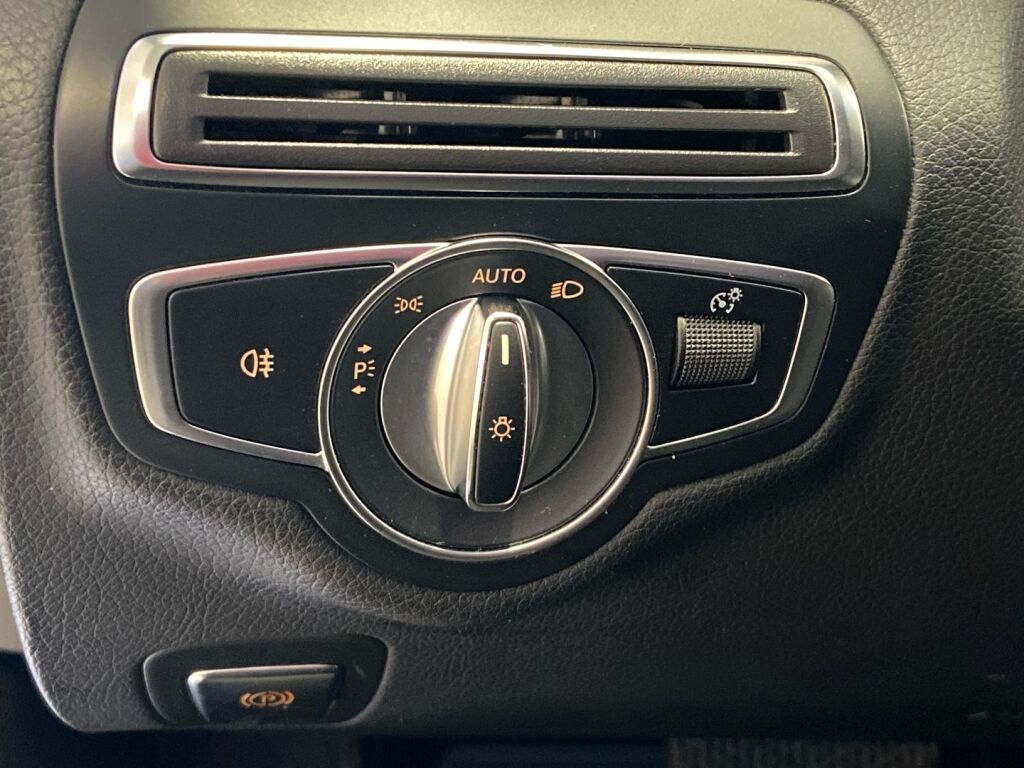 Mercedes-Benz C 2018 met. harmaa