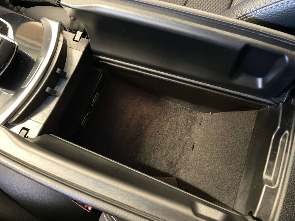 Mercedes-Benz C 2018 met. harmaa