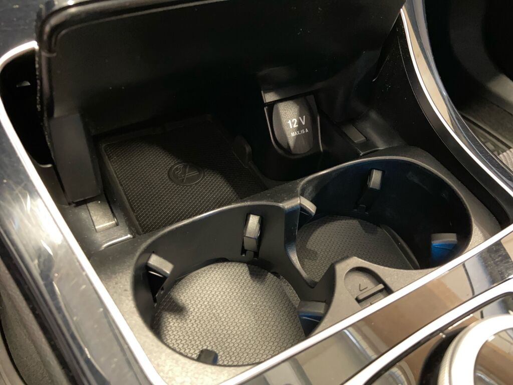 Mercedes-Benz C 2018 met. harmaa