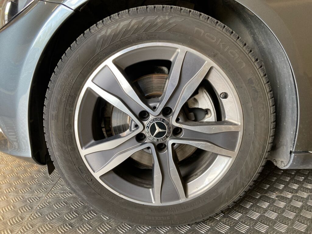 Mercedes-Benz C 2018 met. harmaa