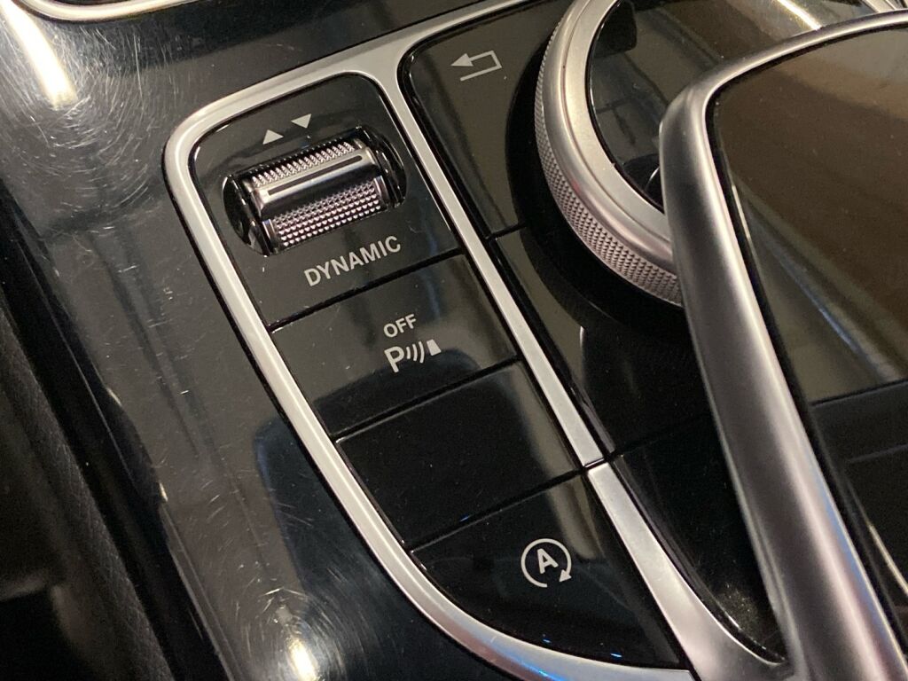 Mercedes-Benz C 2018 met. harmaa