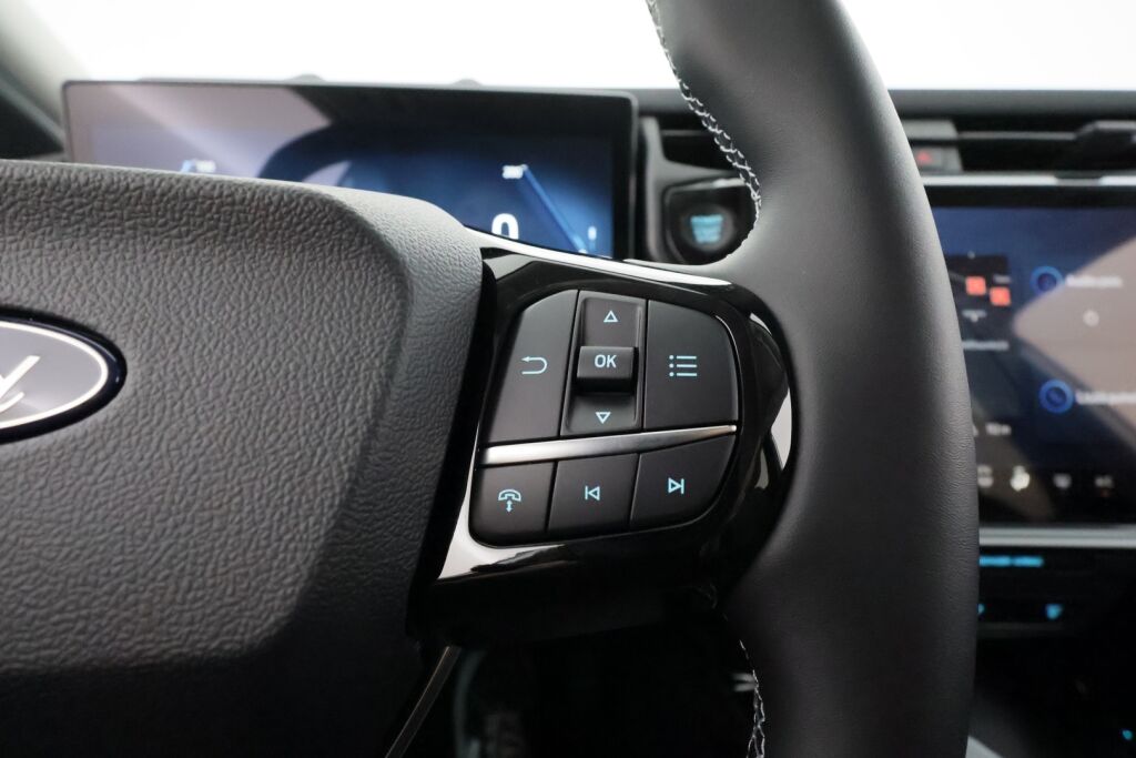 Ford Puma Gen-E 2025 Valkoinen