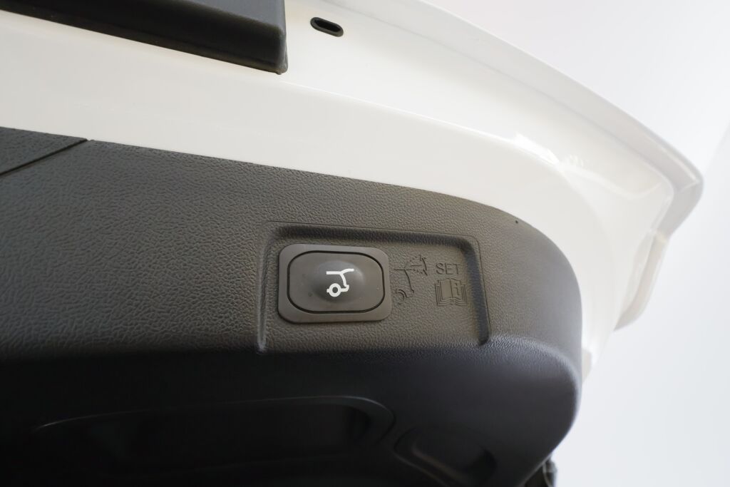 Ford Puma Gen-E 2025 Valkoinen