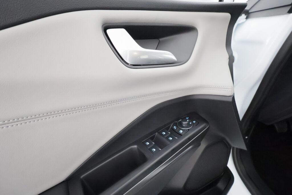 Ford Puma Gen-E 2025 Valkoinen