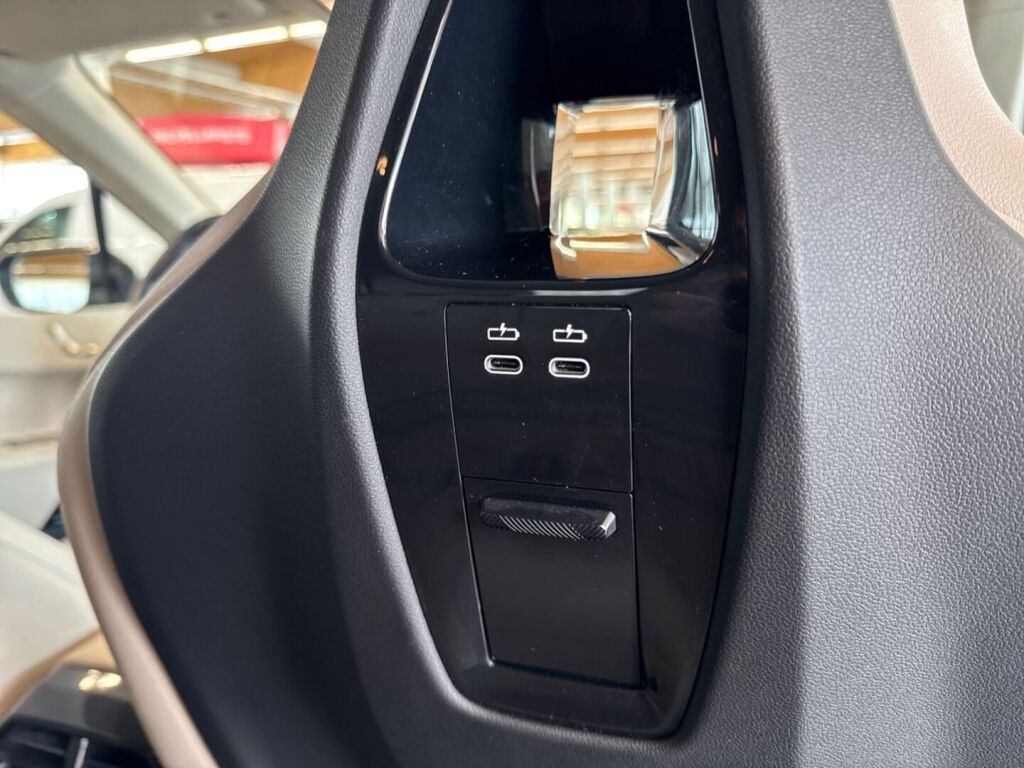 BMW iX 2022 Musta