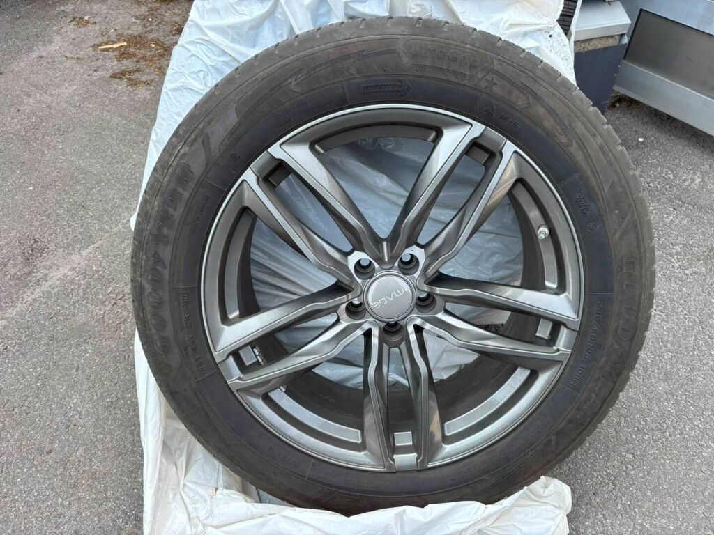 BMW iX 2022 Musta